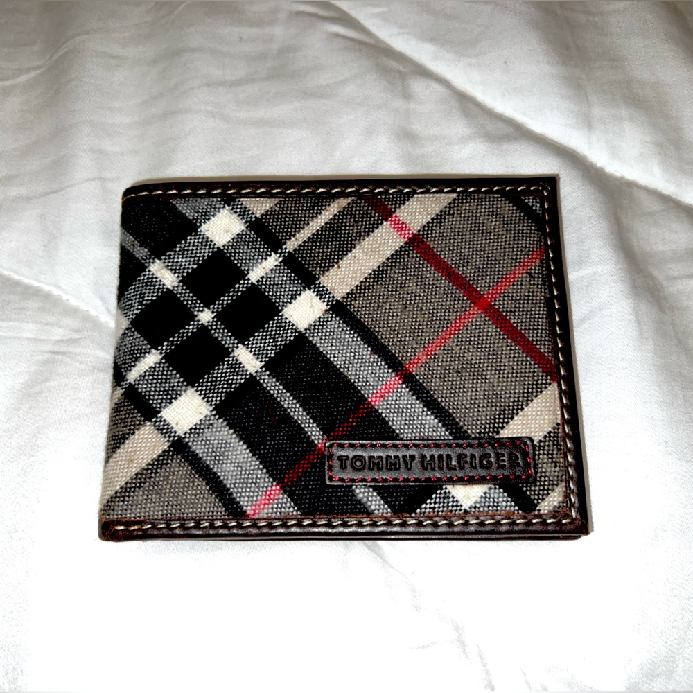 Tommy Hilfiger Men’s Passcase Wallet